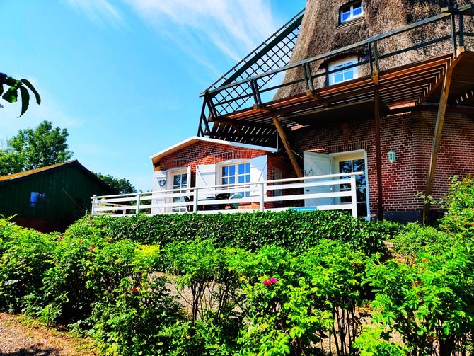 Ferienhaus in Lindau - Windmühle Lindaumühlenholz - Haupteingang und Küche mit Frühstücksterrasse