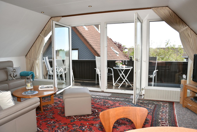 Ferienwohnung in Heiligenhafen - Janßen - Wohnraum mit Sonnenbalkon II