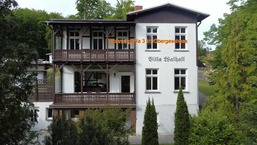 Sonnige Ferienwohnung -100qm - im 1. Obergeschoss der Villa Walhall in einem parkähnlichen Garten