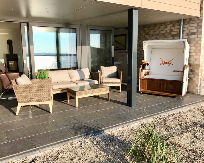 Ferienwohnung in Kappeln - Kajüte 71 - Terrasse mit Lounge-Möbeln und Strandkorb