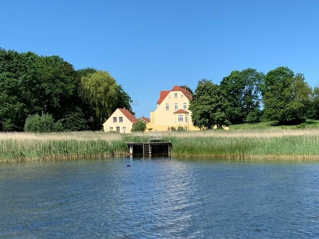 Ferienwohnung in Neuenkirchen (R&uuml;gen) - Ferienwohnung 6 direkt am Wasser im Gut Grubnow R&uuml;gen - Bild 2