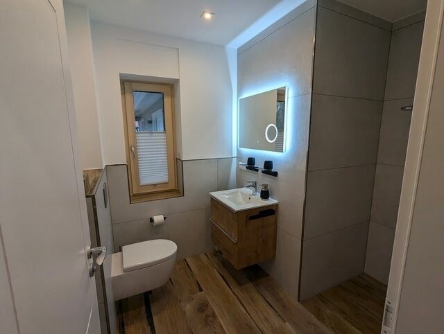 Ferienwohnung in Ummanz - 4 Sterne Landhaus L&uuml;&szlig;vitz Ferienwohnung - Wallbox - Bild 13