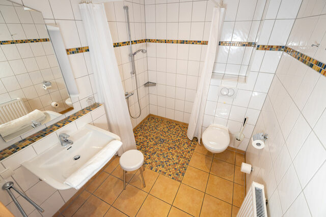 Ferienwohnung in Sellin - Ferienwohnung Margaretha, App. 18 - Bade- & Saunawelt t&auml;glich inklusive - Bild 16