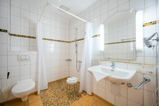 Ferienwohnung in Sellin - Ferienwohnung Margaretha, App. 18 - Bade- & Saunawelt t&auml;glich inklusive - Bild 17